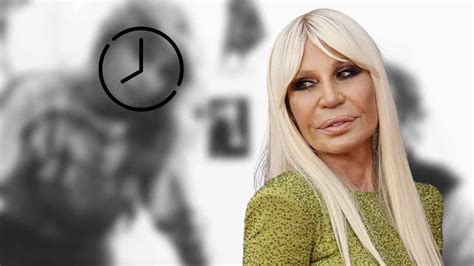 donatella versace suona la batteria